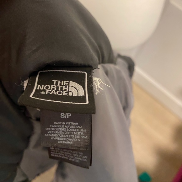 The North Face women’s puffer jacket - Picture 3 of 3